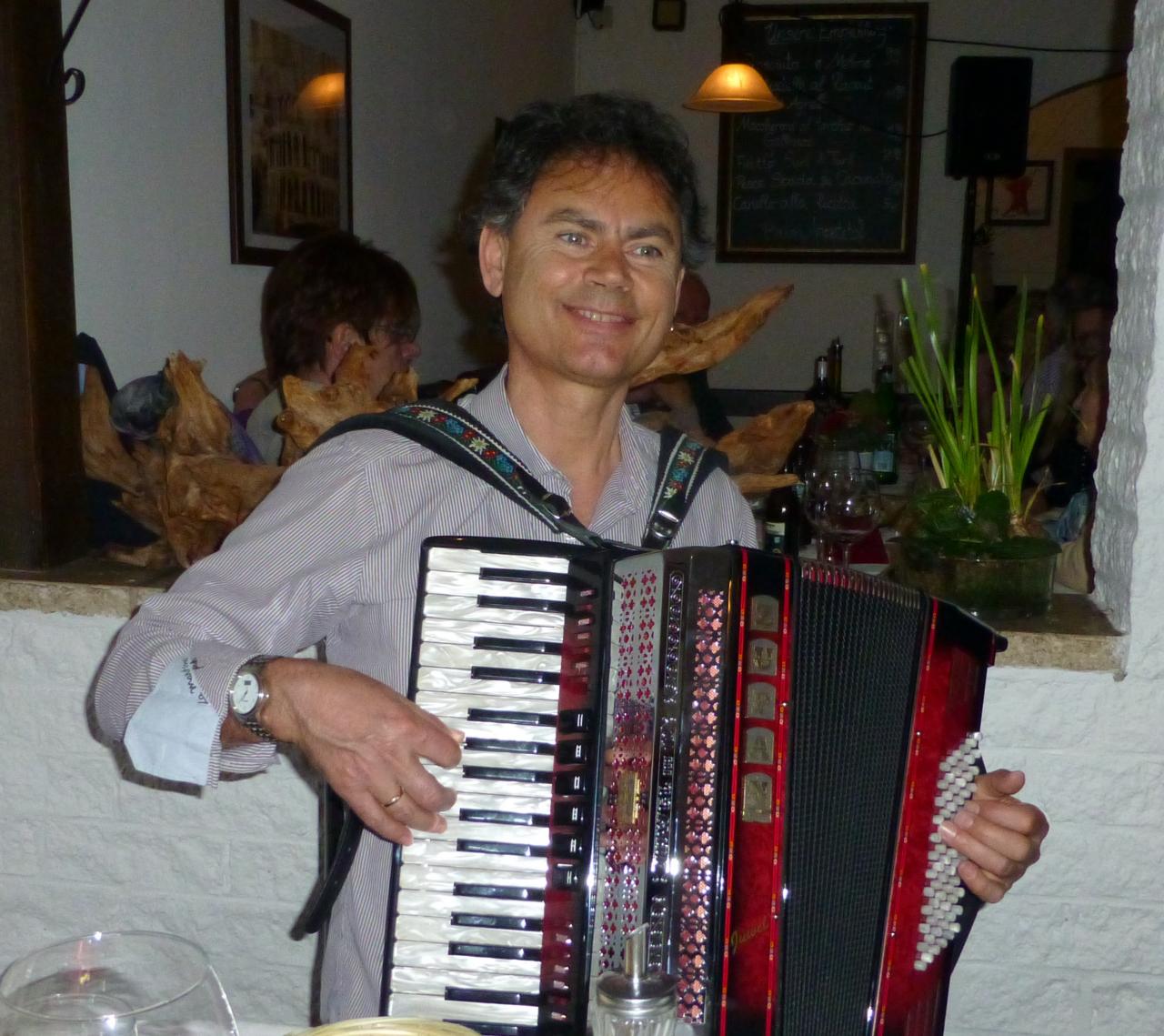 Volksmusik, Weltmusik, Balkanmusik.